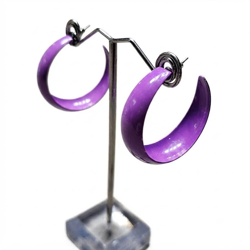 Vintage 80s Purple Enamel and Metal C-Hoop Earrings, Vibrant Pop Art Jewelry